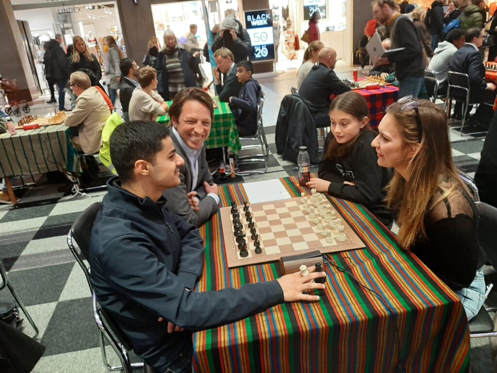 Business Meets Chess & Kids