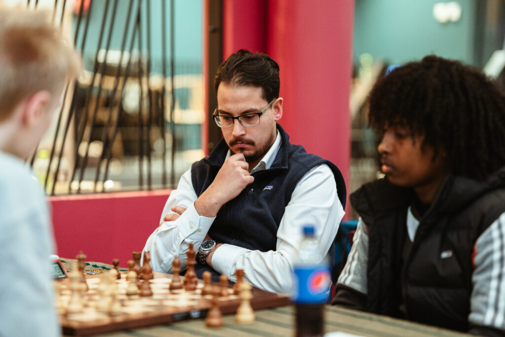 Magnus Carlsen plays Handicap Simul: Live Video from New York