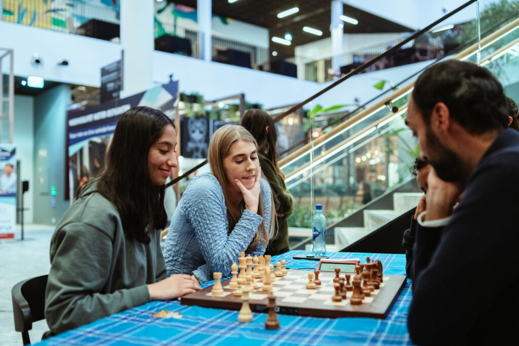 A film about chess, with swedish whiz-kid Anna Cramling and astronaut  Christer Fuglesang 